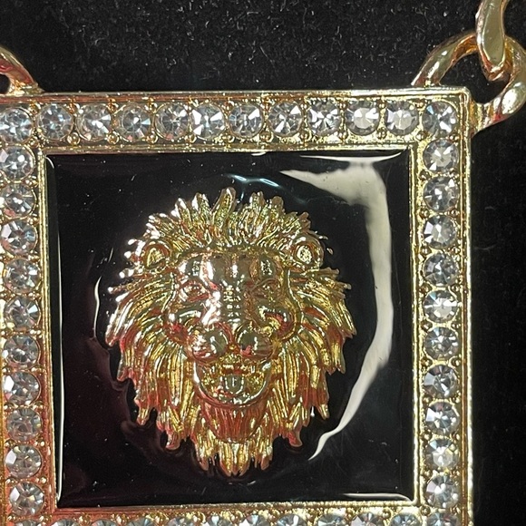 LIKE NEW: Runway Statement Lion Head w/CZ’s Heavy Duty Gold Toned Necklace - Picture 2 of 10